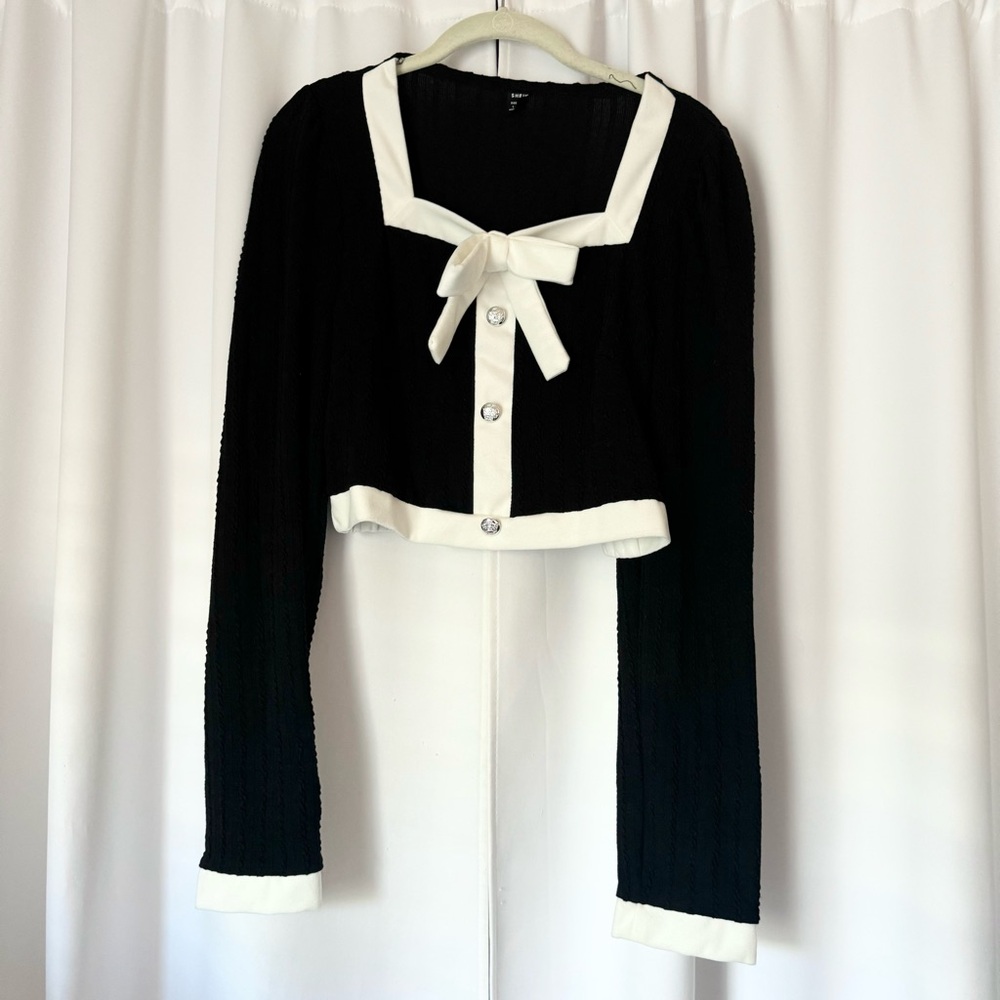 SHEIN Black & White Contrast Trim Bow Sweater with Buttons Size Large